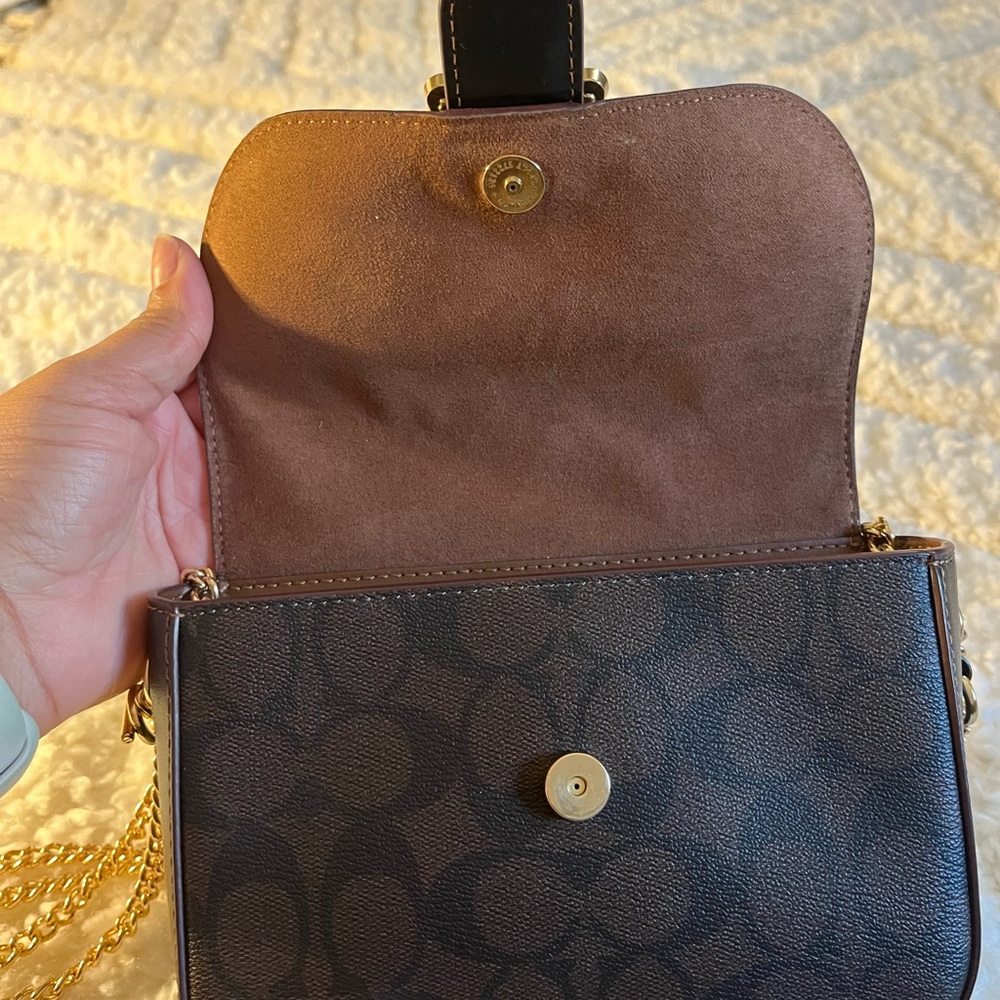 Coach Crossbody Bag with Gold Chain and Colorful Buckle - Picture 3 of 4